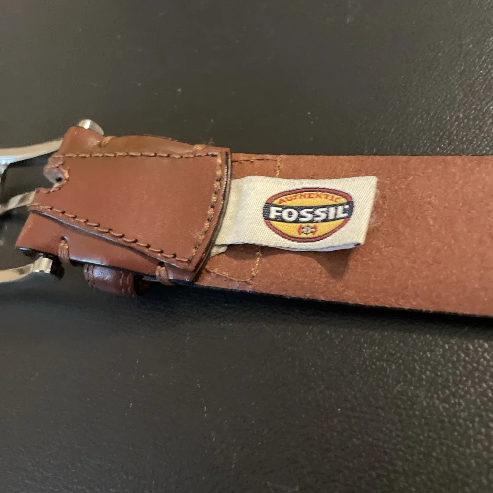 Fossil Mens 40 Belt Brown Full Grain Cowhide Leather MB4239 222 40 Stitch Detail